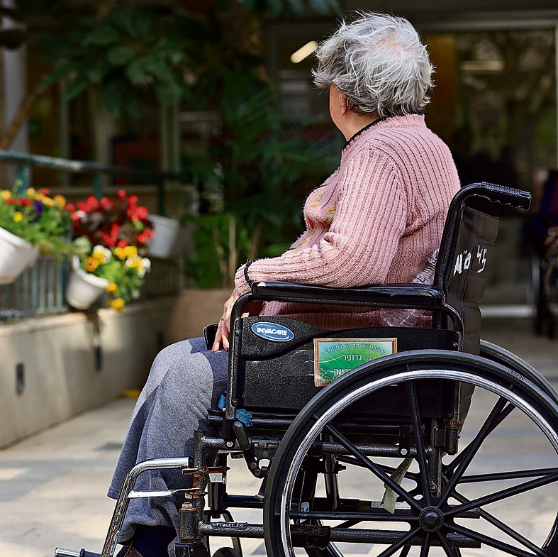 ערב יום השואה והגבורה נתונים קשים על חיי הניצולים: נאלצים לוותר על שירותים חיוניים: מכשור וציוד רפואי, בדיקות ותרופות, מוצרי ספיגה וביגוד.